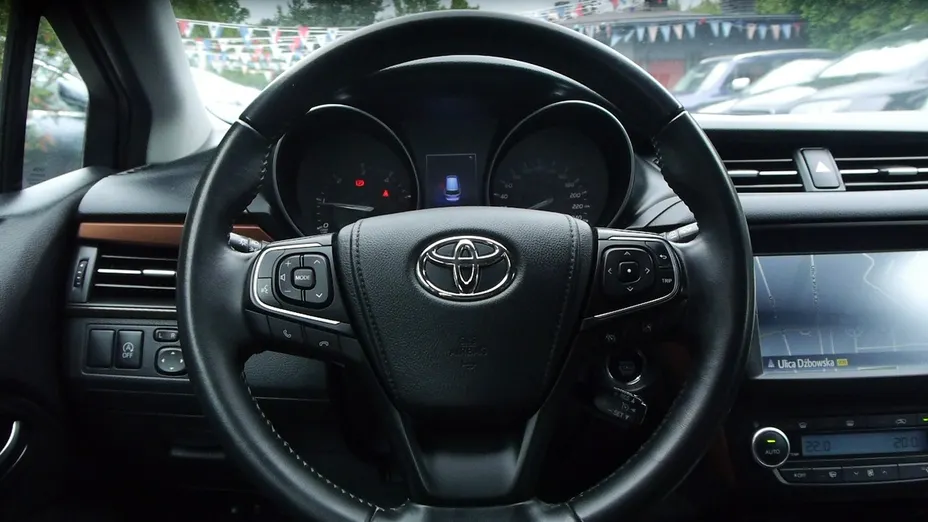 TOYOTA Avensis -