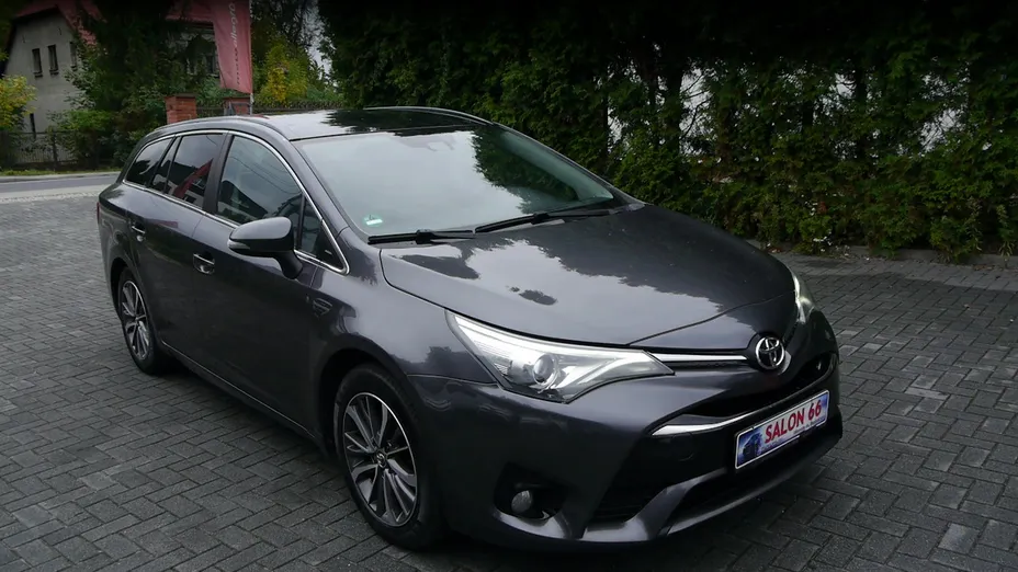 TOYOTA Avensis -