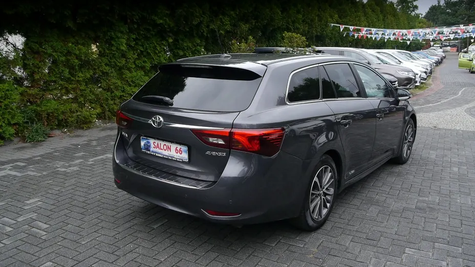 TOYOTA Avensis -