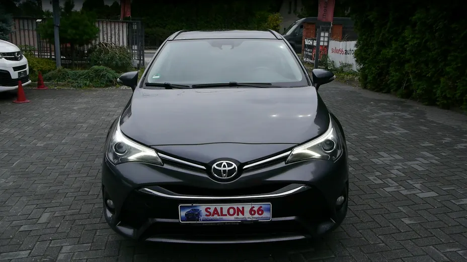 TOYOTA Avensis -