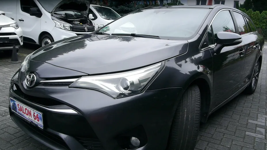 TOYOTA Avensis -
