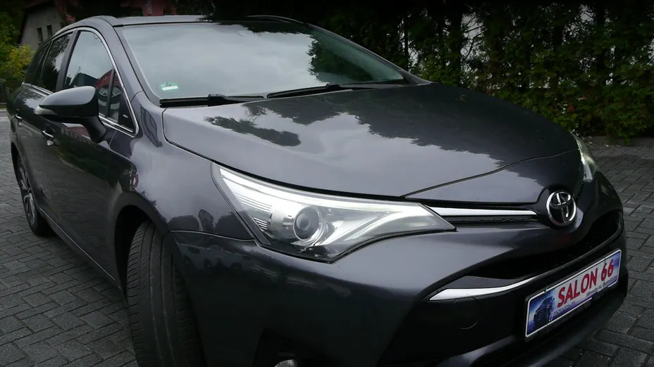 TOYOTA Avensis -
