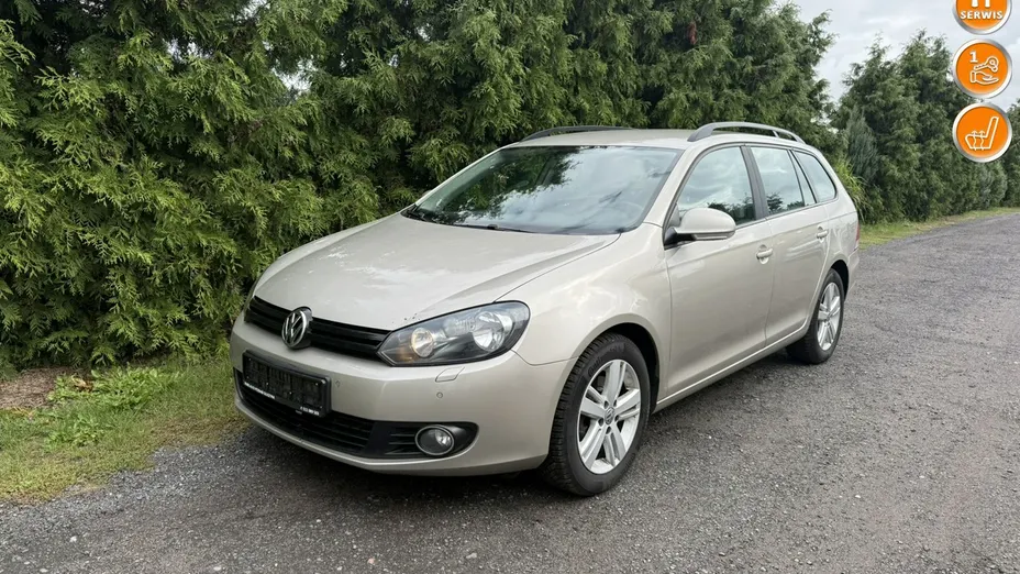VOLKSWAGEN Golf -