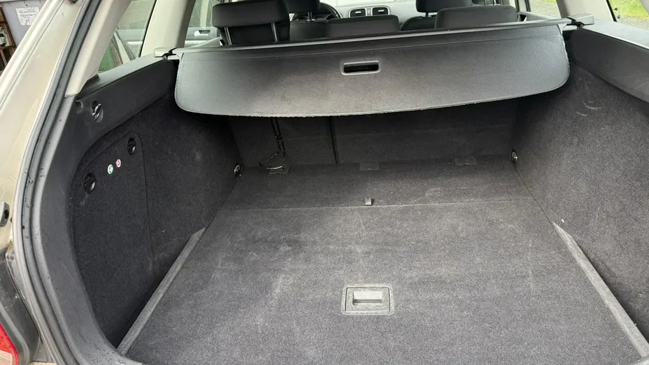 VOLKSWAGEN Golf -