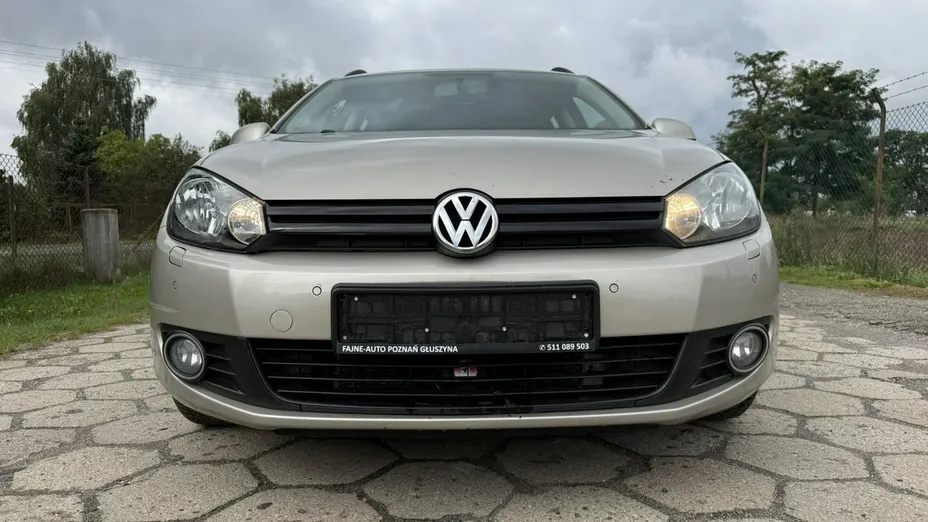 VOLKSWAGEN Golf -
