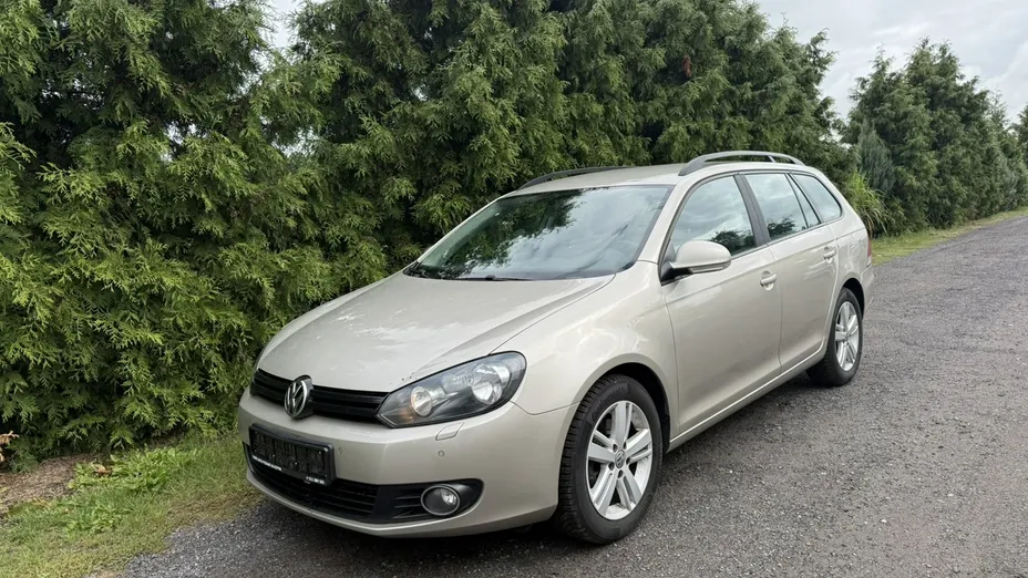 VOLKSWAGEN Golf -