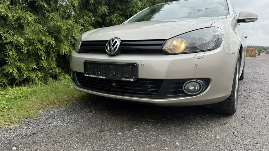 VOLKSWAGEN Golf -