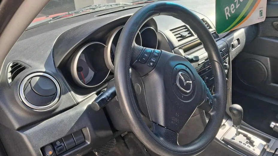 MAZDA 3 -