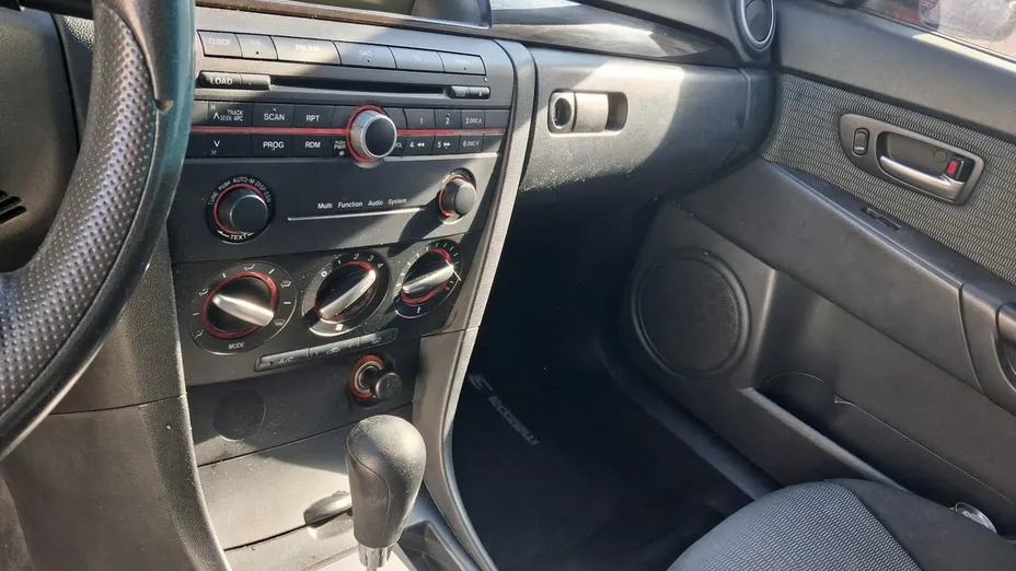 MAZDA 3 -
