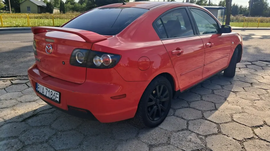 MAZDA 3 -