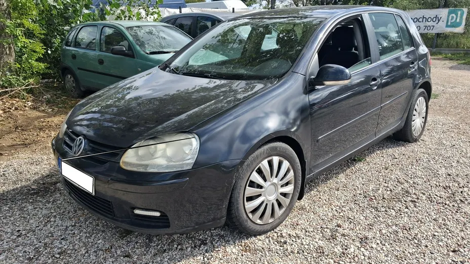 VOLKSWAGEN Golf -
