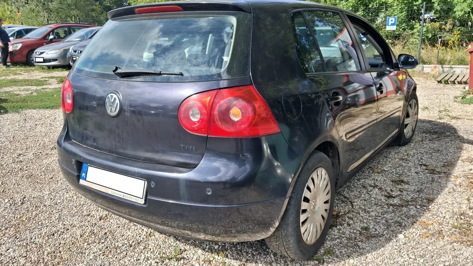 VOLKSWAGEN Golf -