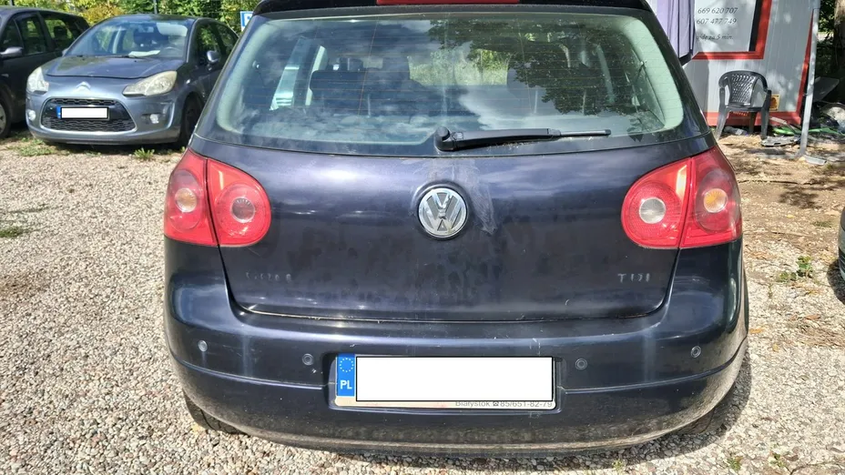 VOLKSWAGEN Golf -