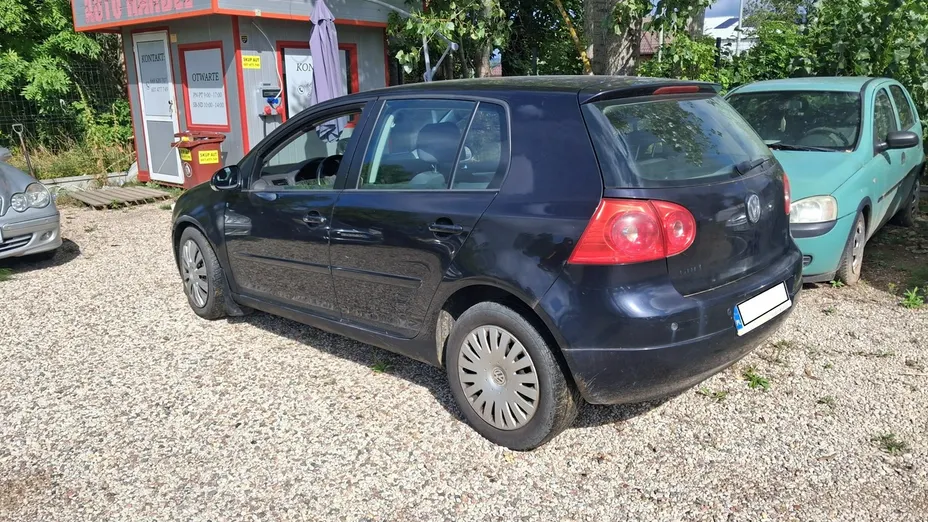 VOLKSWAGEN Golf -