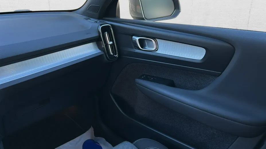 VOLVO XC40 -
