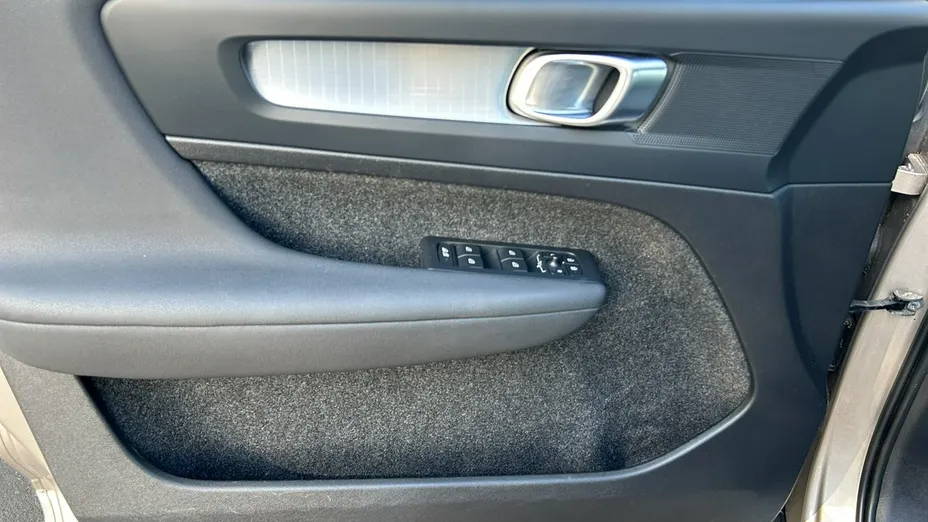 VOLVO XC40 -