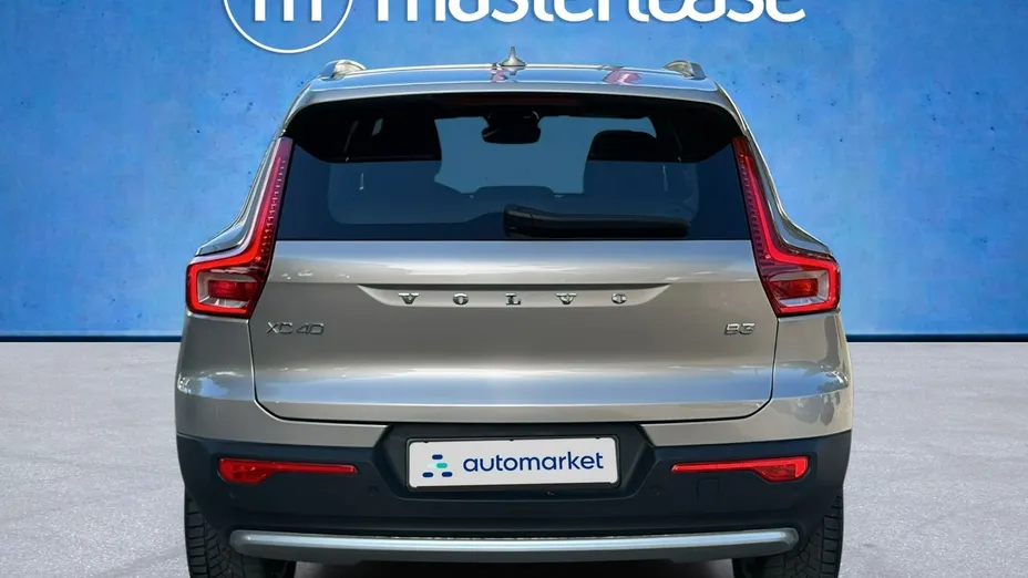 VOLVO XC40 -