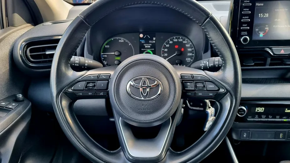 TOYOTA Yaris -