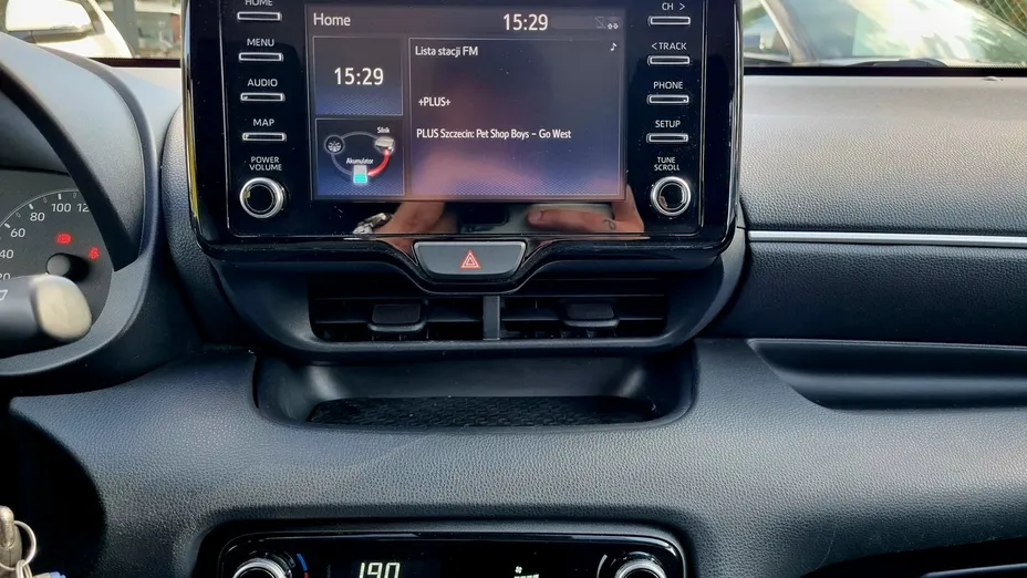 TOYOTA Yaris -