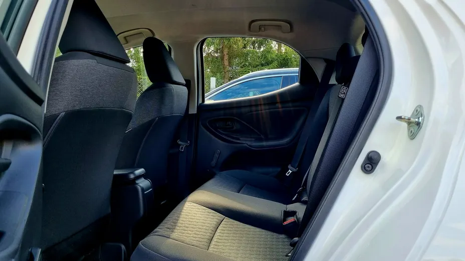 TOYOTA Yaris -