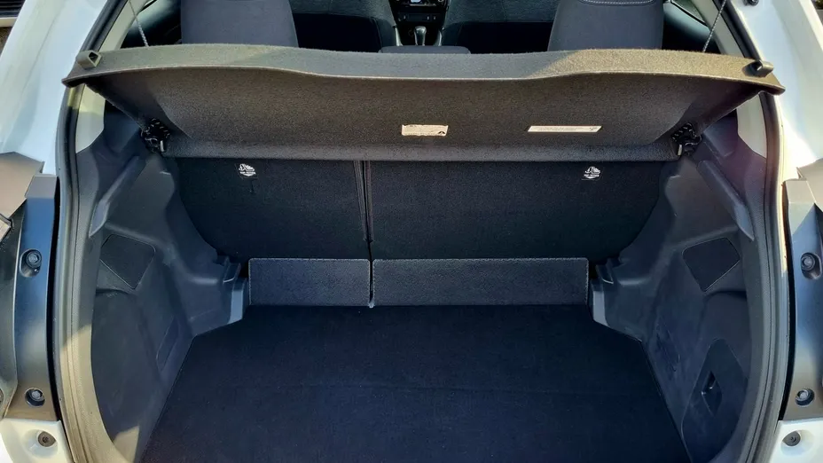 TOYOTA Yaris -
