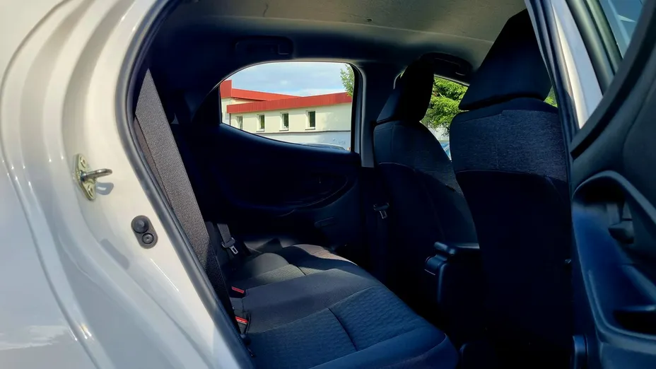 TOYOTA Yaris -