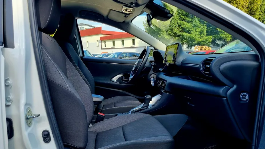 TOYOTA Yaris -