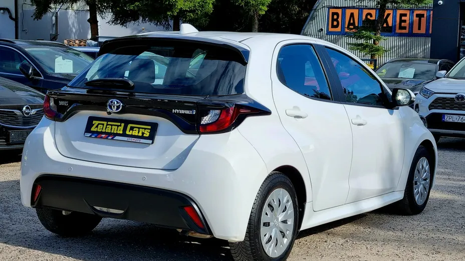 TOYOTA Yaris -