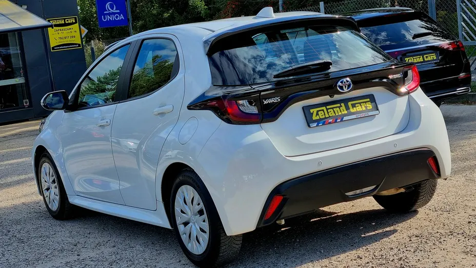 TOYOTA Yaris -
