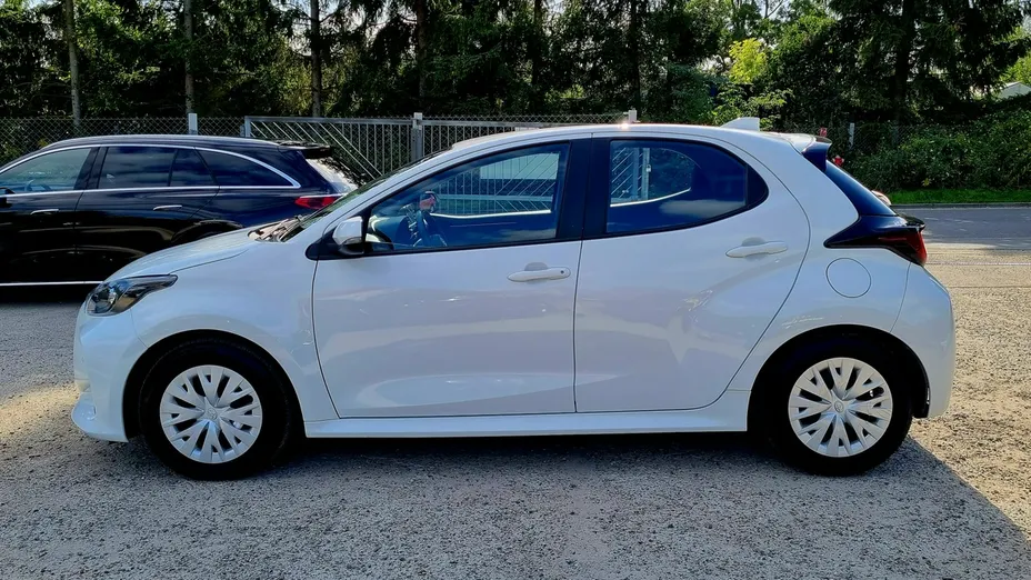 TOYOTA Yaris -