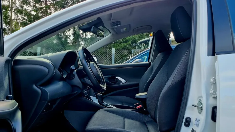 TOYOTA Yaris -
