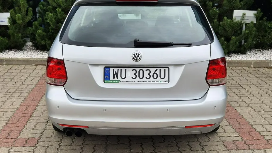 VOLKSWAGEN Golf -