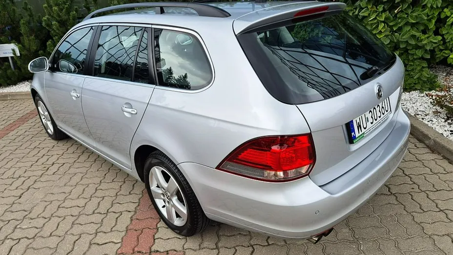 VOLKSWAGEN Golf -