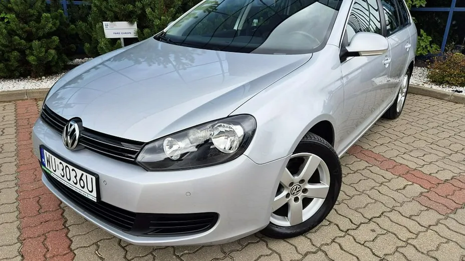 VOLKSWAGEN Golf -