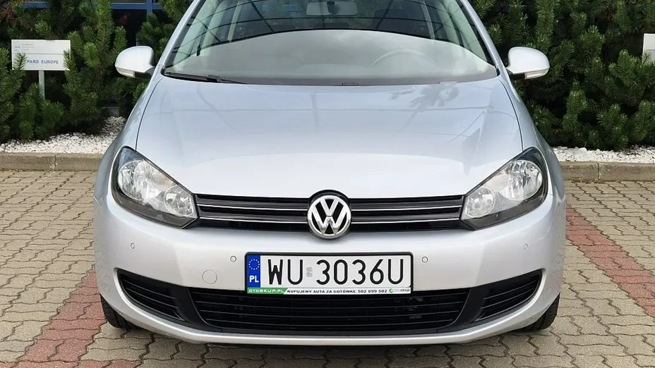 VOLKSWAGEN Golf -