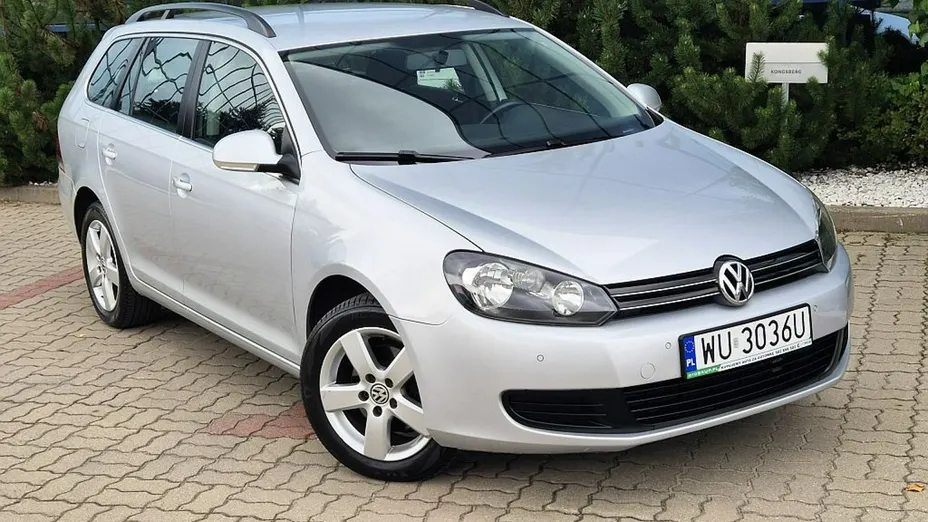 VOLKSWAGEN Golf -