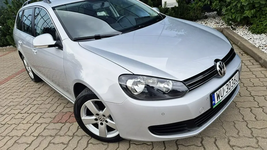 VOLKSWAGEN Golf -