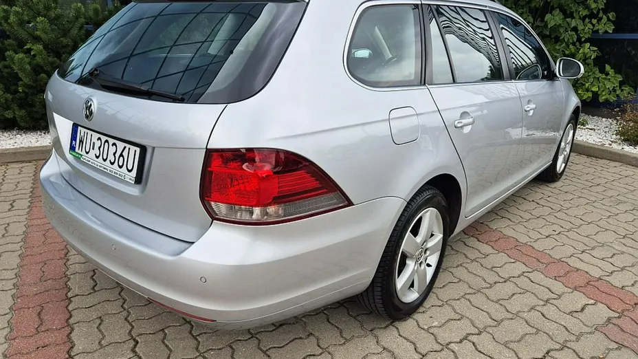 VOLKSWAGEN Golf -