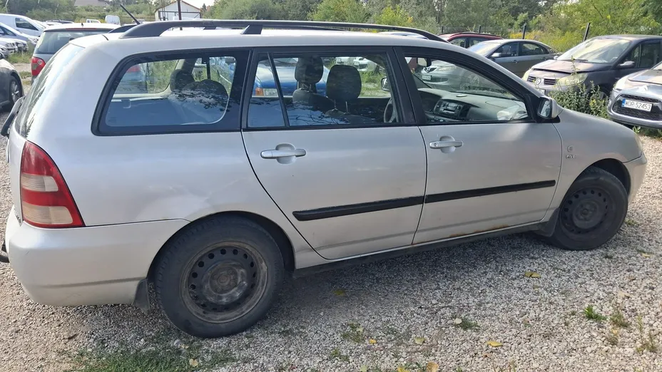 TOYOTA Corolla -