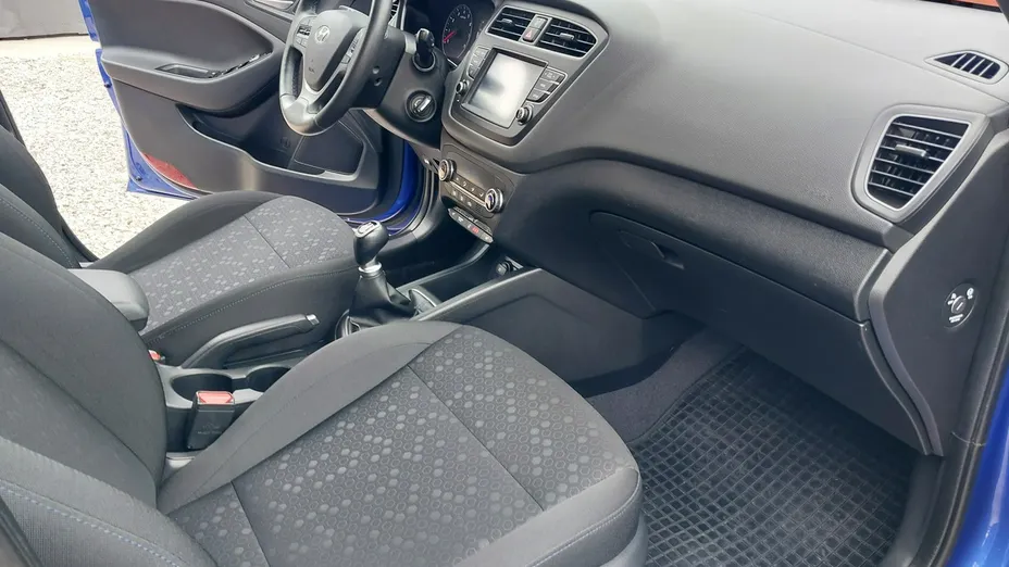 HYUNDAI i20 -