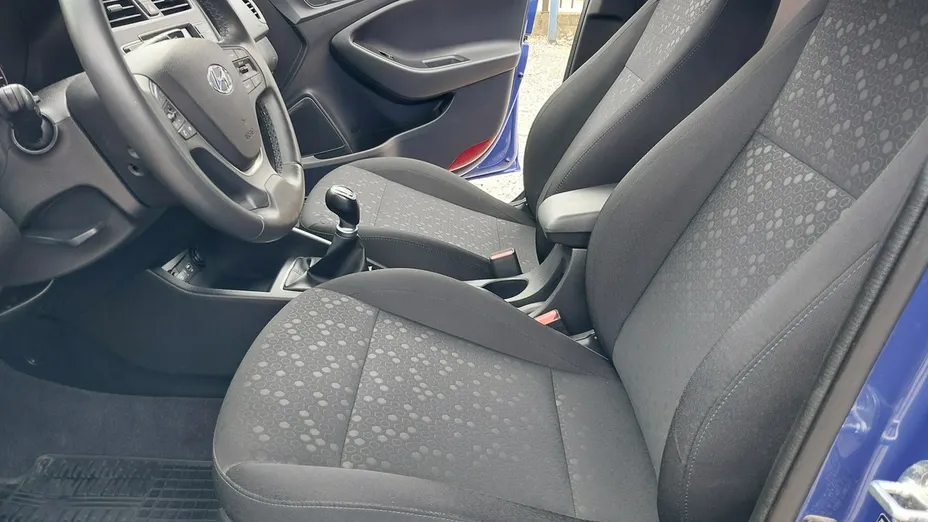 HYUNDAI i20 -