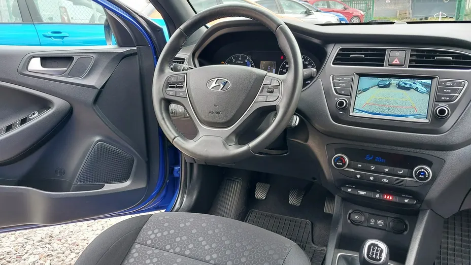 HYUNDAI i20 -