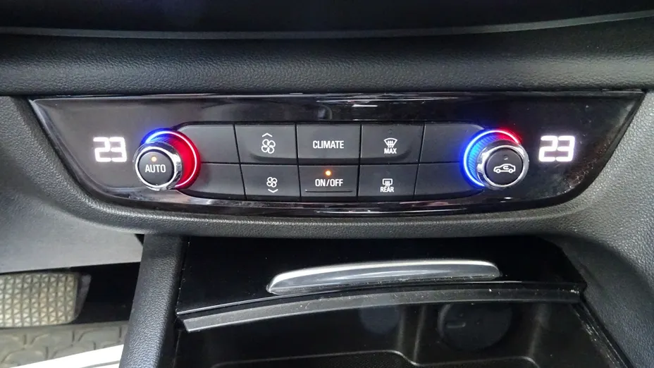 OPEL Insignia -