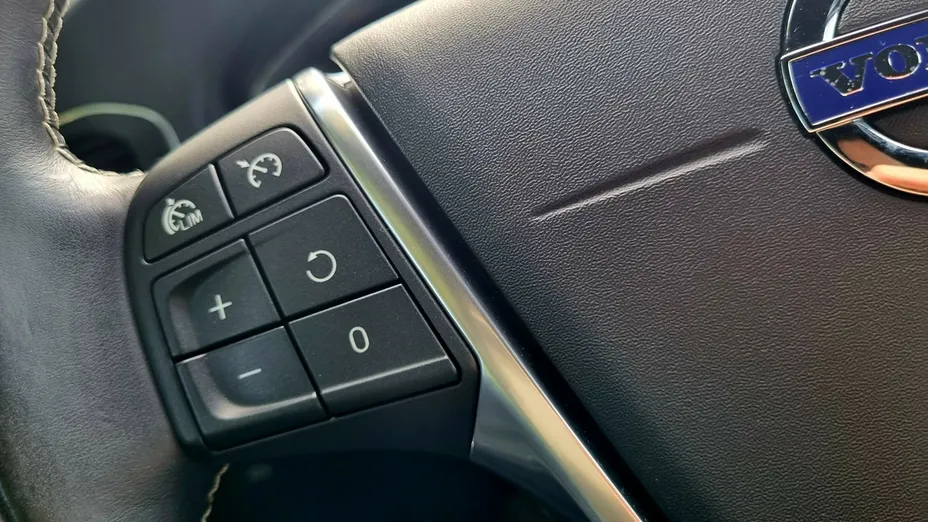 VOLVO S60 -
