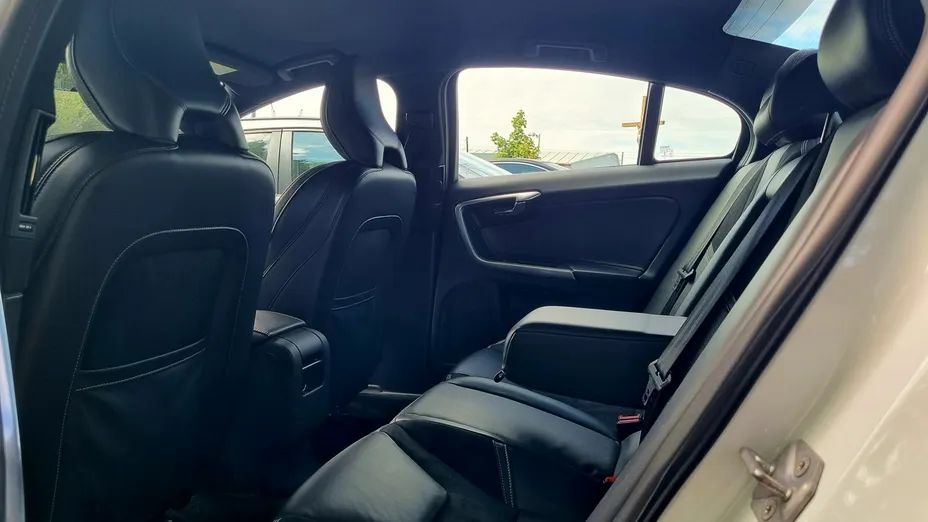 VOLVO S60 -