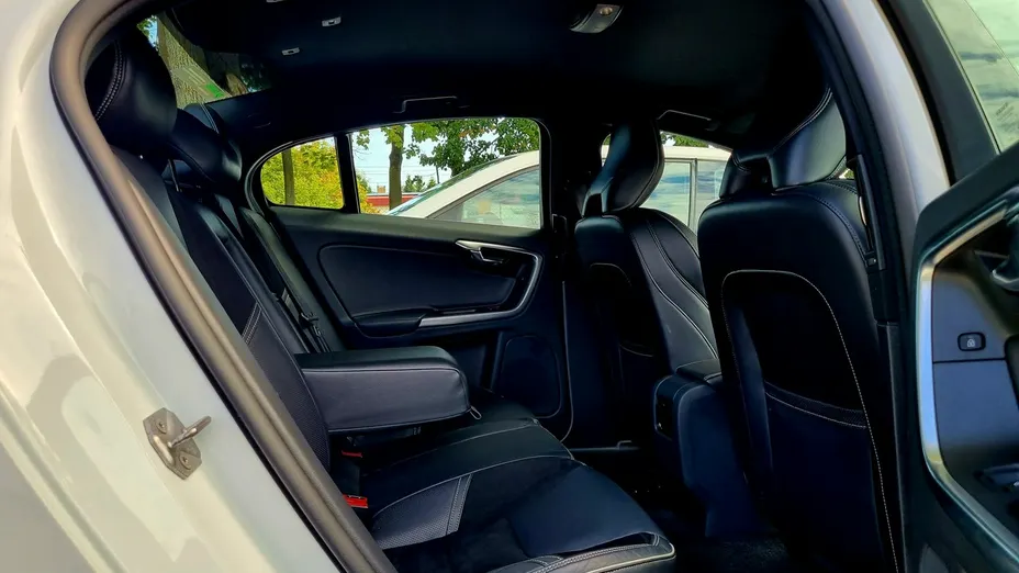 VOLVO S60 -