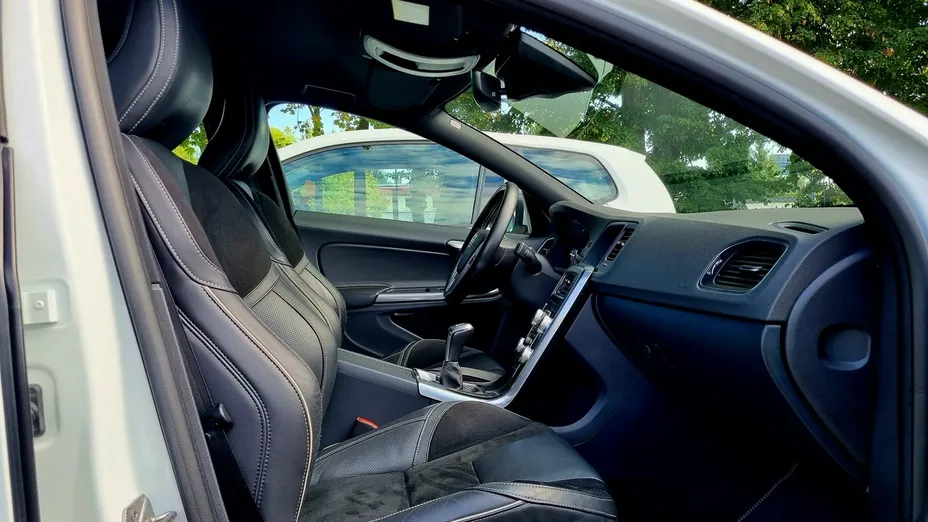 VOLVO S60 -