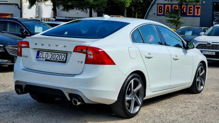 VOLVO S60 -