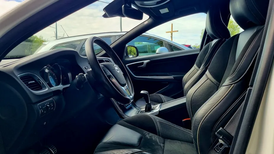 VOLVO S60 -