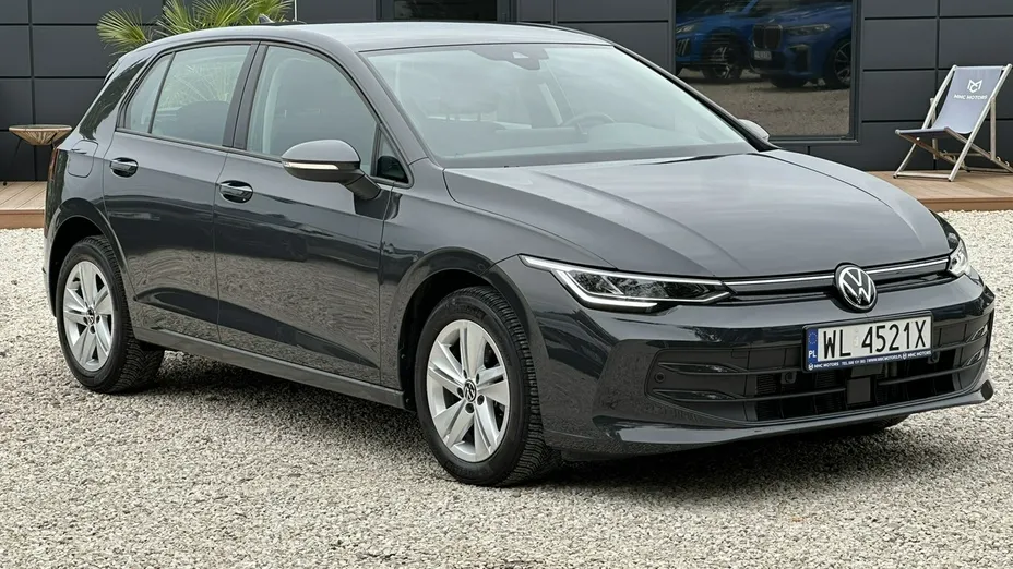 VOLKSWAGEN Golf -